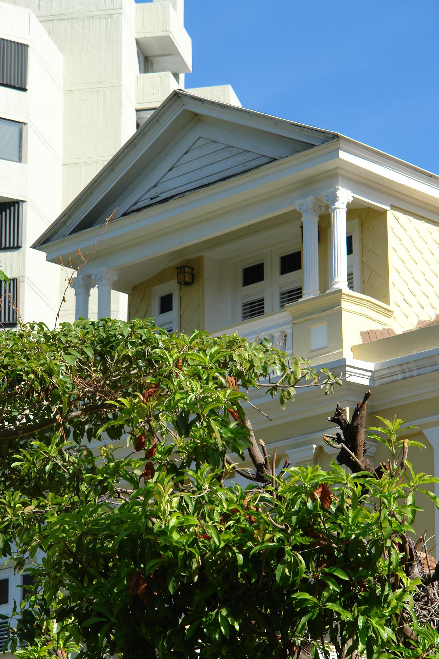 Casa La Giralda - Avenida Miramar, esquina calle Marti 651 - San Juan (Miramar) - 2011 00008